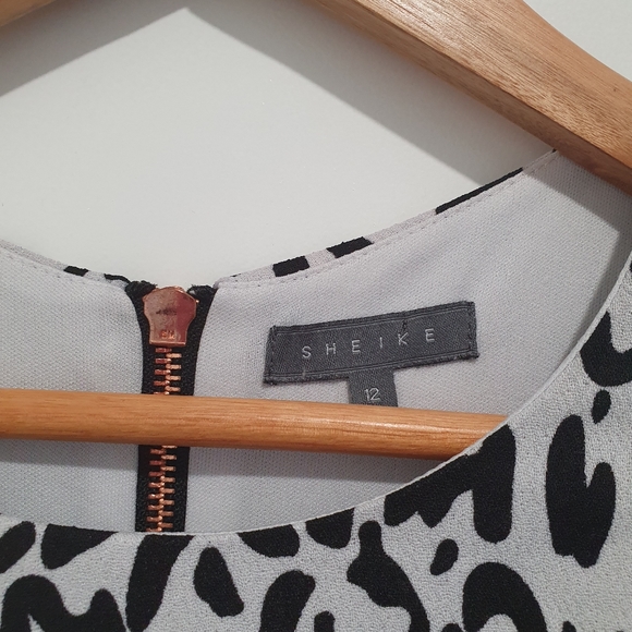 Sheike size 12 grey/black animal print crop - Picture 3 of 6